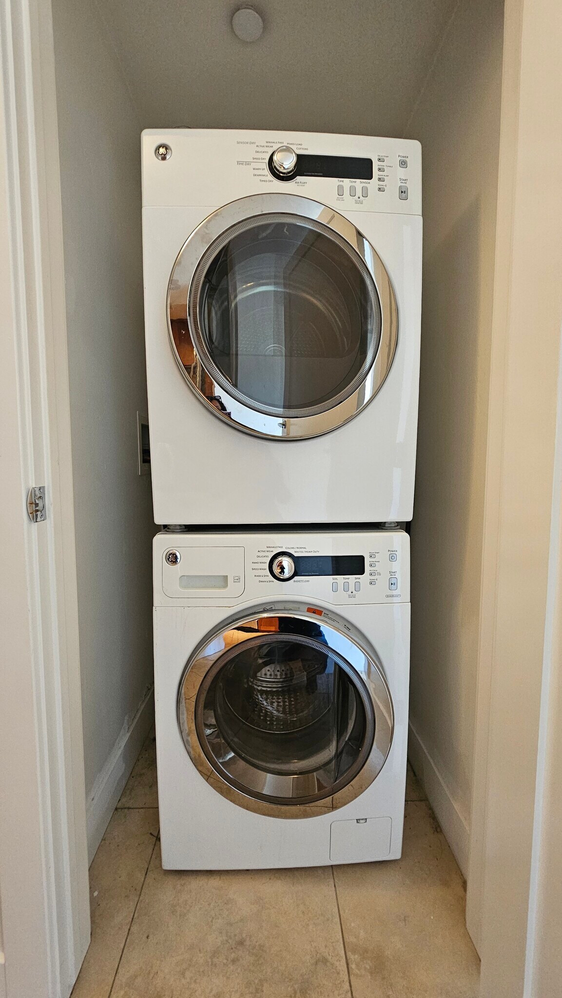 Building Photo - 230 E 300 S