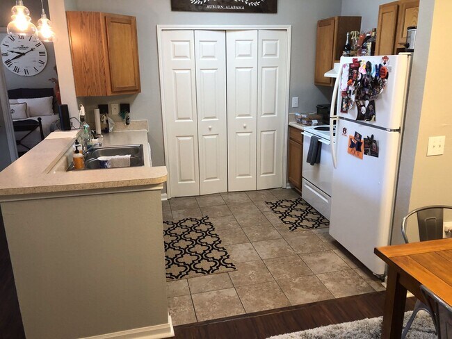 Building Photo - 447 W Longleaf Dr