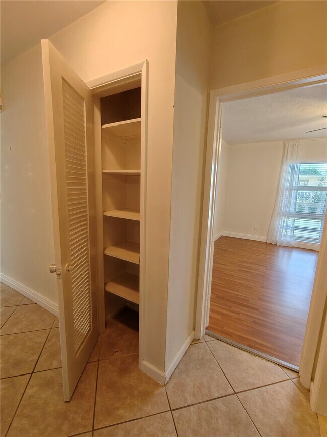 Building Photo - 2755 NE 28th Ave