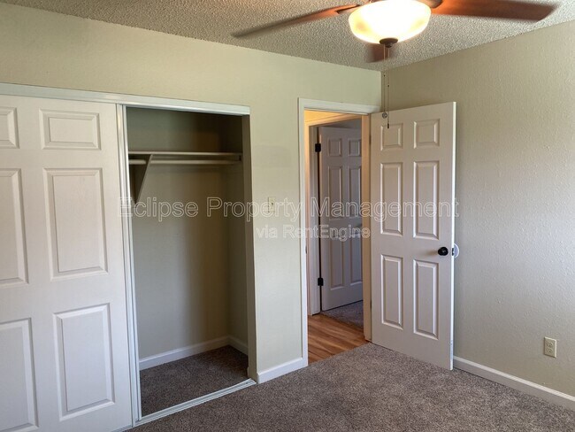 Building Photo - 512 Bell Ct