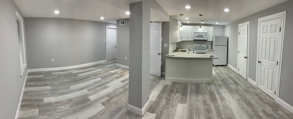Building Photo - 5623 Regis Ave