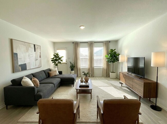 Building Photo - *MOVE IN SPECIAL* Beautiful 4BR/2BA Home with Fenced Yard & Garage!