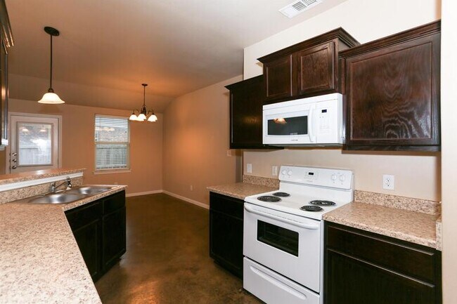 Building Photo - 4409 Cambridge Dr