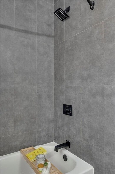 Building Photo - 701 38th Ave N