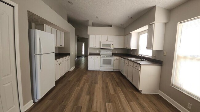Building Photo - 12507 Midpointe Dr