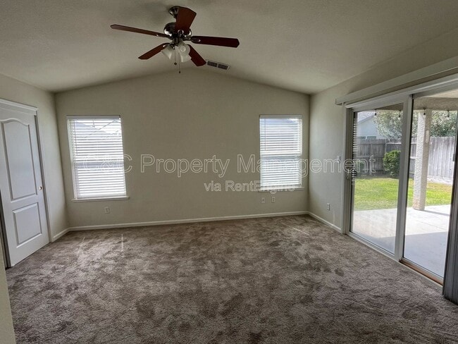 Building Photo - 2073 Solis St