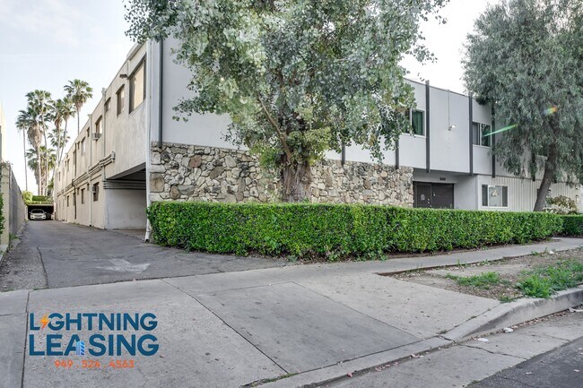 Building Photo - 20434 Cohasset St