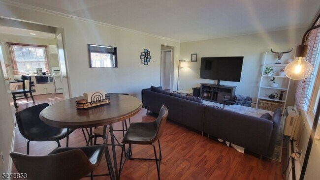 Building Photo - 309 Pitney Pl