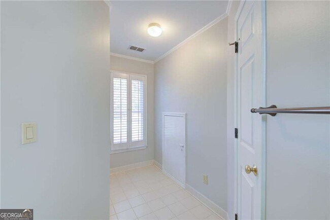 Building Photo - 2020 Ridge Gate Dr