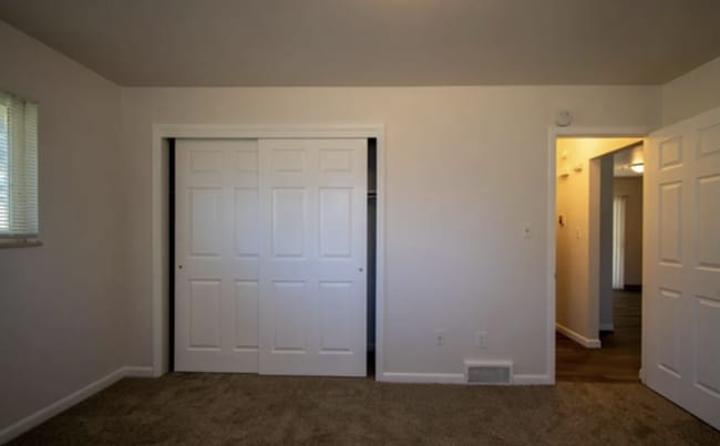 Building Photo - Cozy 2-Bed Home with Large Backyard & Garage