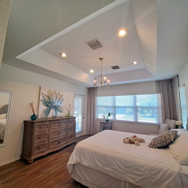 Building Photo - 1747 N Dovetail Dr