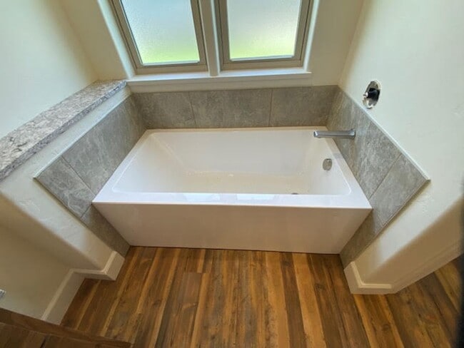 Building Photo - Beautifully Designed 3 Bed Home