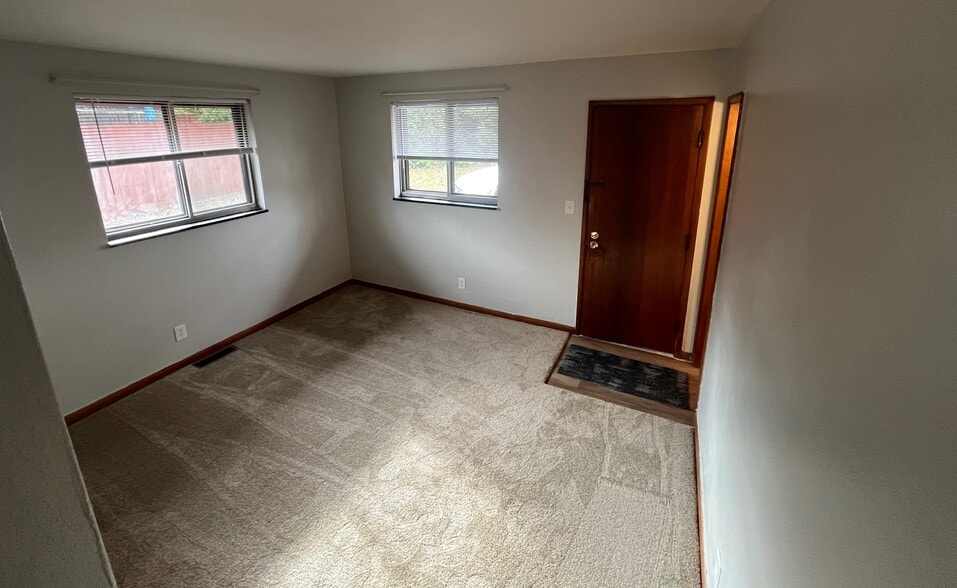 Building Photo - 2251 Candlewood Dr