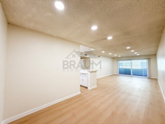 Building Photo - 6041 Whitsett Ave