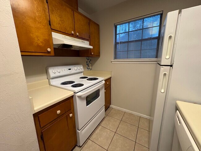 Building Photo - 211 Parkbrook Cir