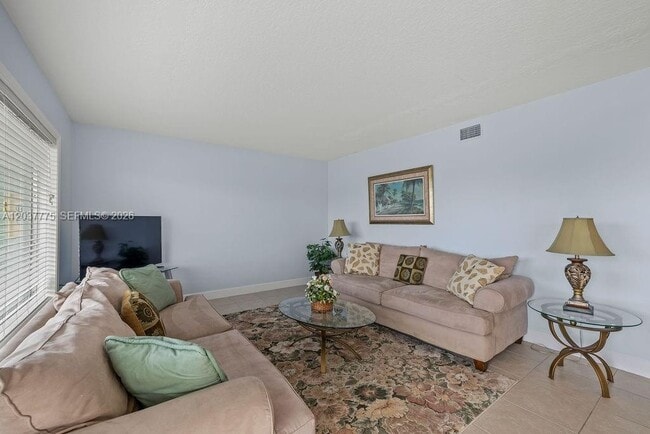 Building Photo - 23 Royal Palm Pl