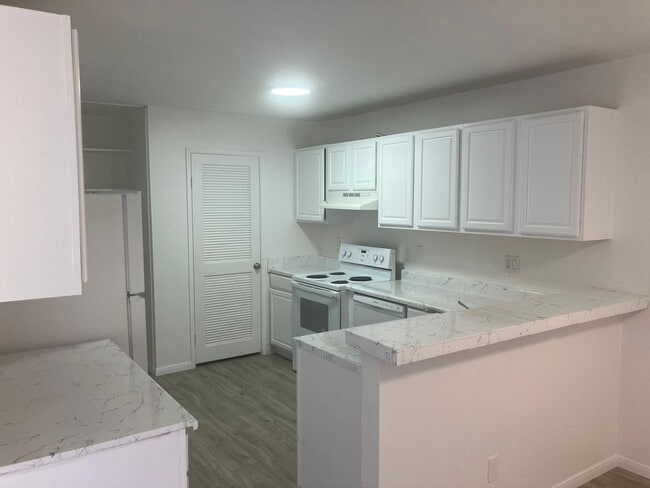 Building Photo - Spacious Renovated 3 bedroom/2 bath townhome in Paradise Hills! Move in Ready! $3,095 MOVE IN SPE...
