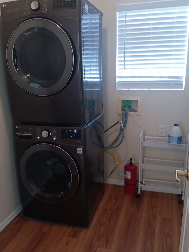 Building Photo - 3 Bedroom, 2.5 Bathroom Home! Schedule a Showing Today!