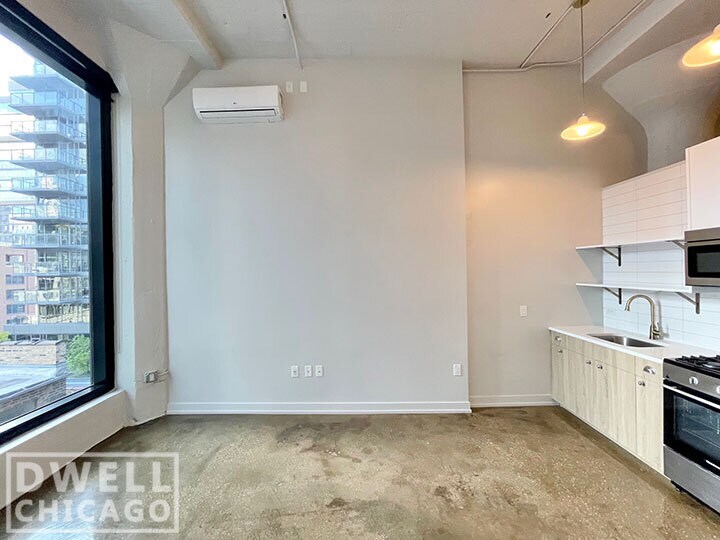 Building Photo - 152 W Huron St