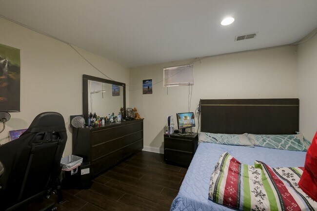 Building Photo - Luxurious Single Family Home in Emerald Farm