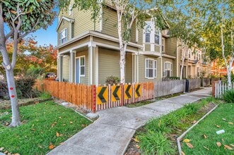 Building Photo - 581 Bridgeport Terrace