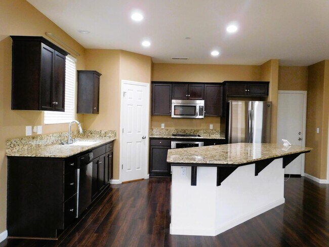 Building Photo - 3098 Wrenwood Ave
