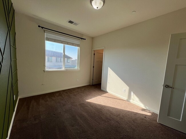 Building Photo - Beautiful 4 Bedroom Home With Low Maintenance Landscaping And Updated Interior