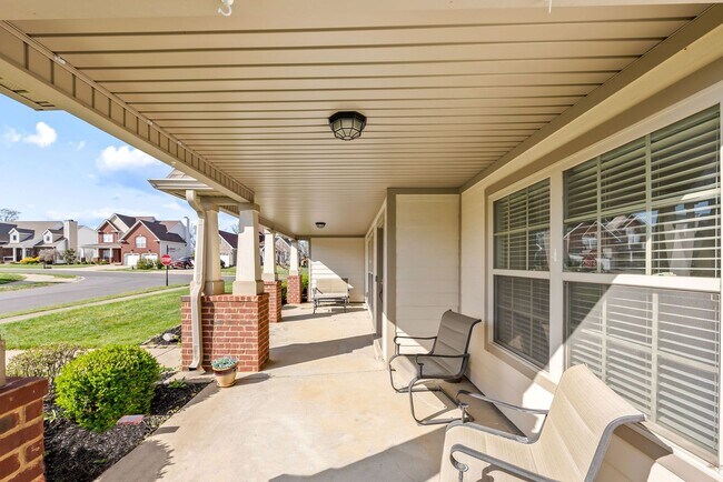 Building Photo - Pet Friendly Three Bedroom with Bonus!