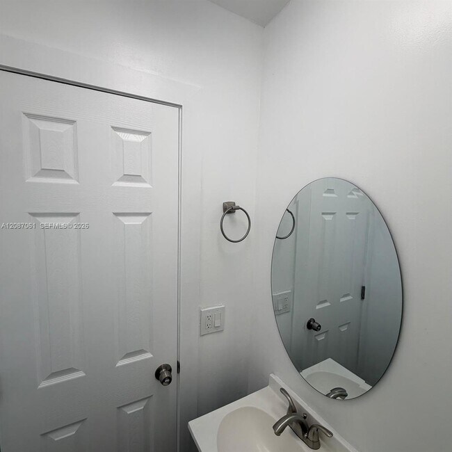 Building Photo - 3932 NW 39th Ave