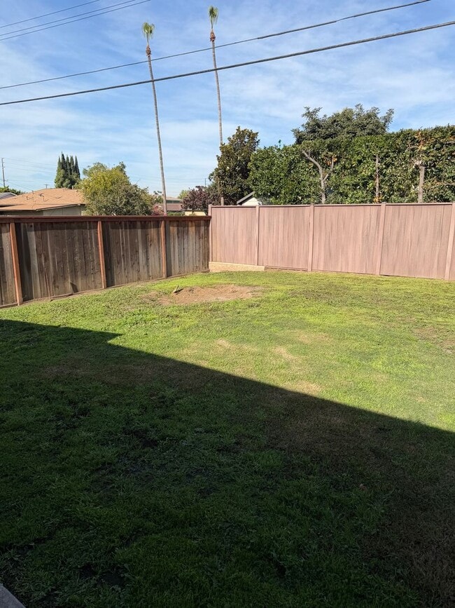 Building Photo - Fullerton Single Story Beauty