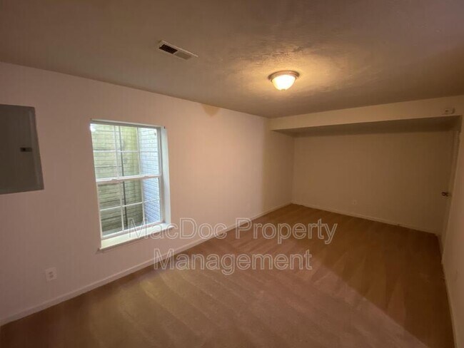 Building Photo - 4249 Normandy Ct