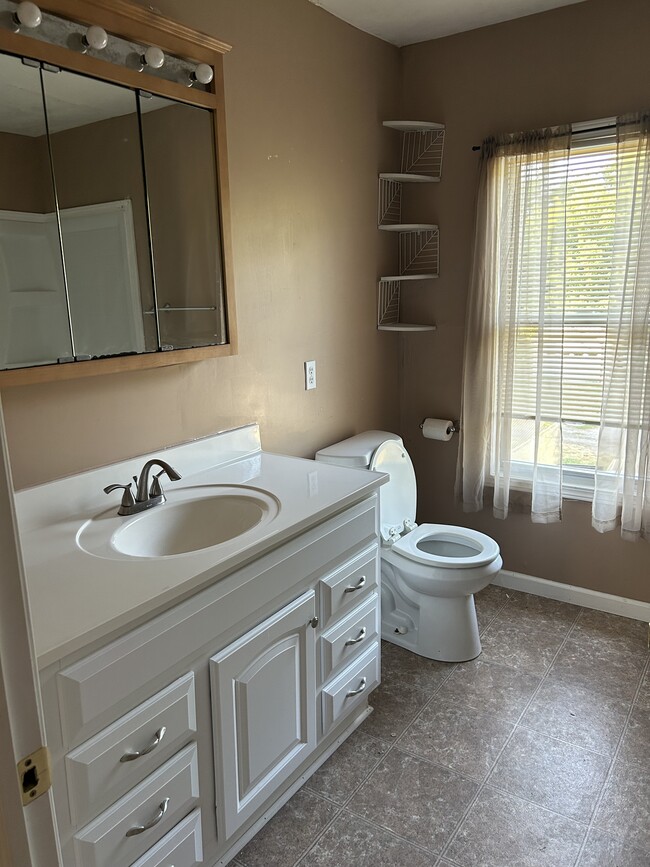 Building Photo - 644 West End Ave