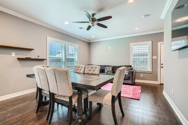 Building Photo - 3801 Oxford St