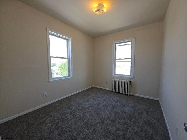 Building Photo - 6215 Ventnor Ave