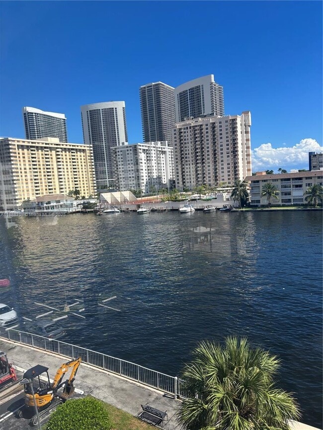 Building Photo - 111 Golden Isles Dr