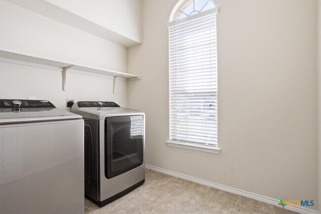 Building Photo - 6231 Ambrose Cir