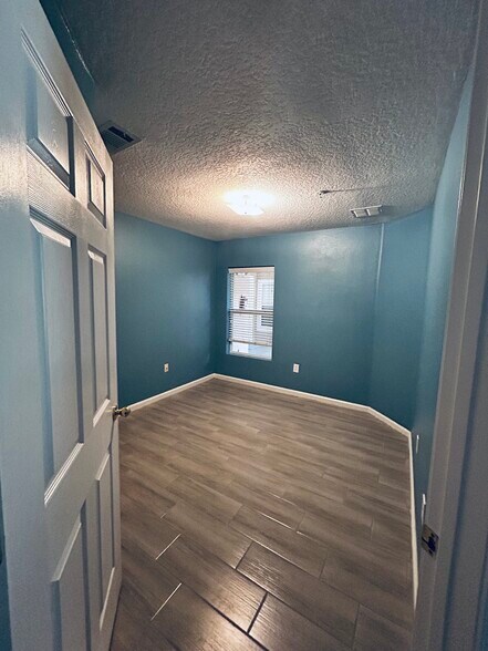 Building Photo - 9690 Amarante Cir
