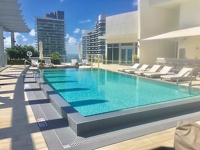 Building Photo - 1100S S Miami Ave