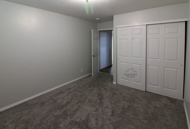 Building Photo - 1677 Foxglove Ave