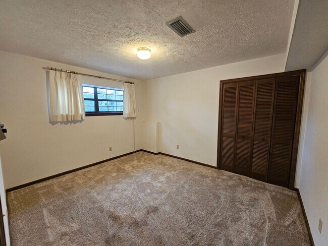 Building Photo - Peaceful, Entertainer's Dream on the Waterfront in Beautiful Donalson Point!