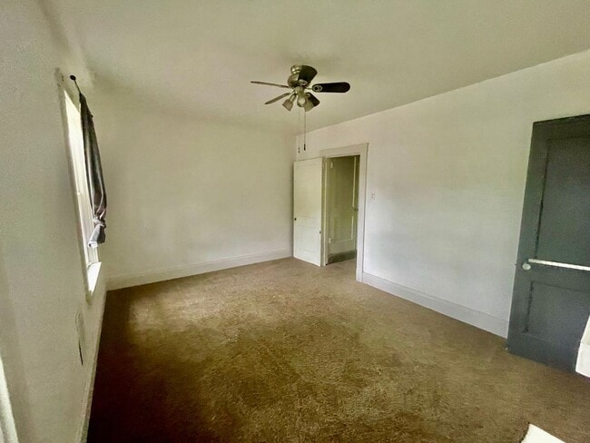 Building Photo - 4 Bed 1-2 Bath- Frick Pittsburgh PA
