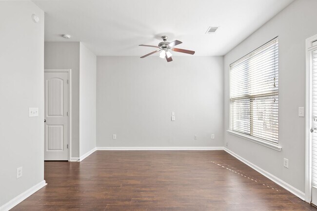 Building Photo - 3 Bedroom Townhome in Stonecrest!