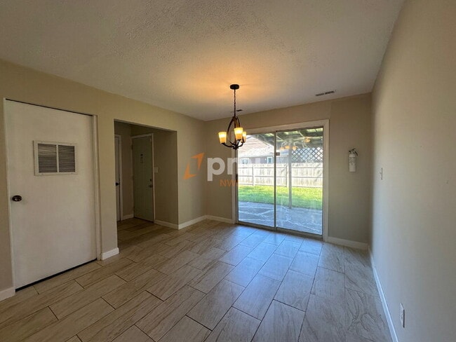 Building Photo - 613 Southwind Dr