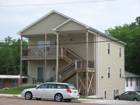 Building Photo - 3BR/2BA ON EAST CAMPUS!