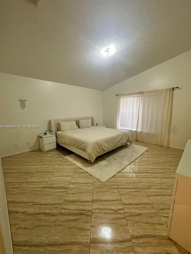 Building Photo - 4938 SW 33rd Way