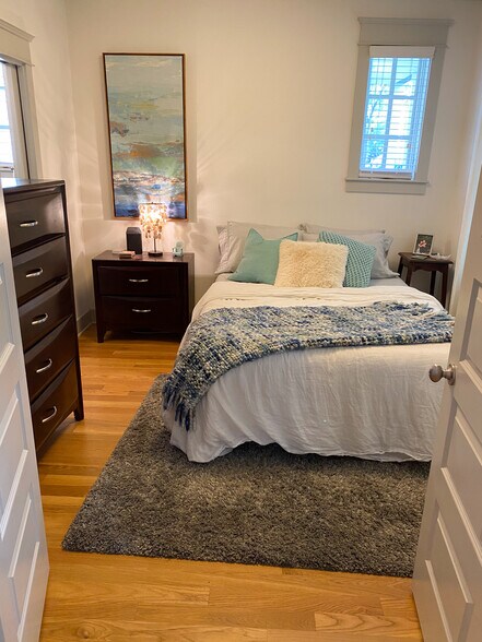 Building Photo - 204 Burns Ave