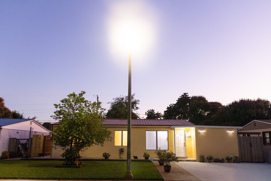 Building Photo - 2028 Bridgeman Dr