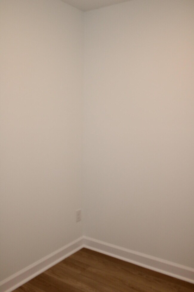 Building Photo - 921 Holbrook Dr
