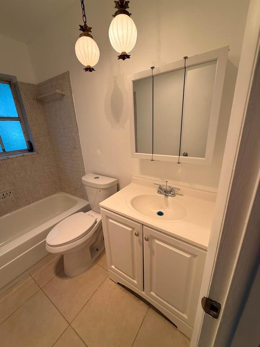 Building Photo - 4951 Wedgewood Way