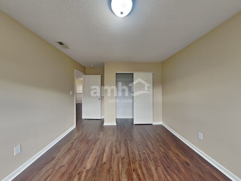 Building Photo - 6425 W Cedar Chase Dr